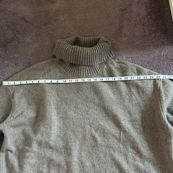 NWT! H&M Turtleneck Sweater - Picture 4 of 5